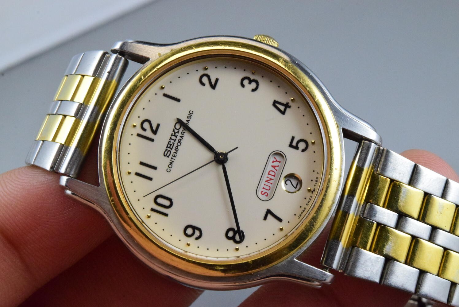 Vintage watch Seiko Contemporary Basic 5H23-7080 Week Date Men Quartz Round 35mm