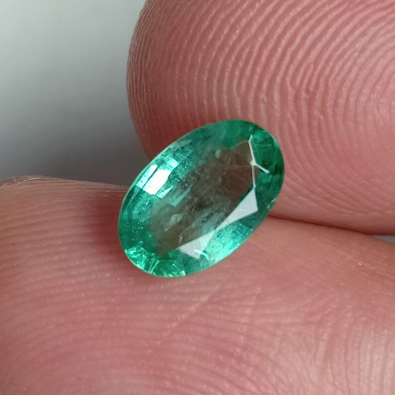 Vivid Green Emerald Oval 0.80 Carat Emerald – May Birthstone For jewelry Making