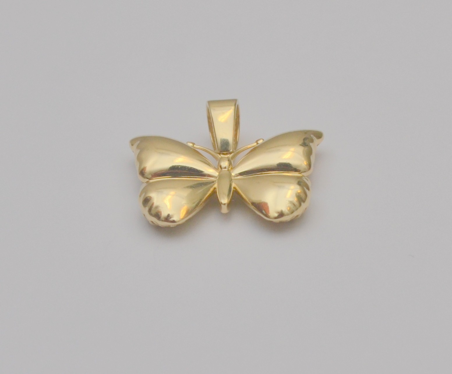 14K Yellow Gold Butterfly Charm Pendant 1.0×0.7in Textured 3.7g P5