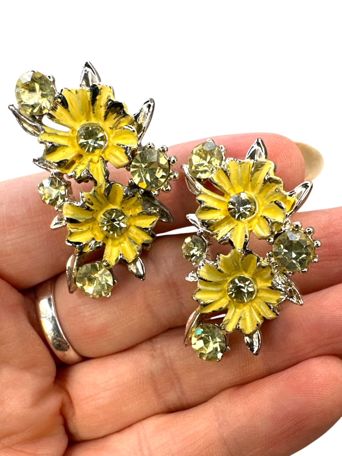 Vintage Yellow Daisy Enamel & Rhinestone Clip-On Earrings