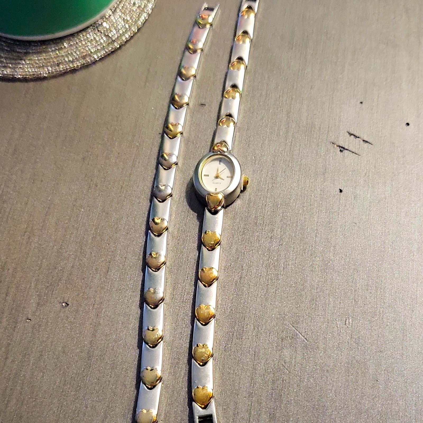 Women’s Analog Dress Wristwatch White Dial Gold Case White/Gold Metal & Bracelet