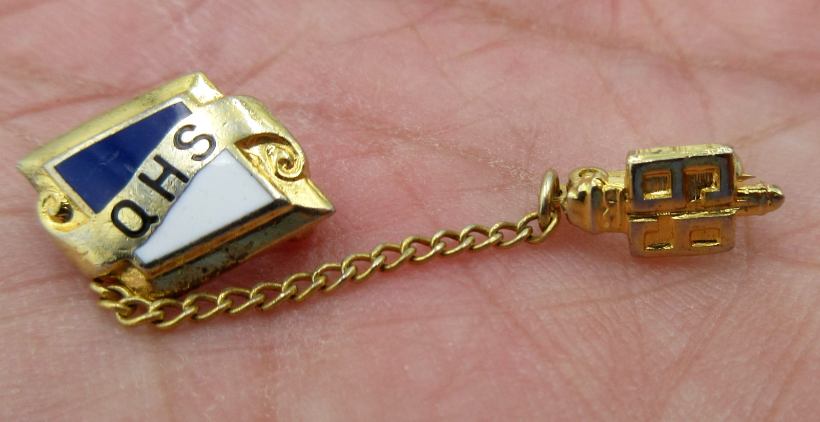 VTG 1969 QHS QUINCY HIGH SCHOOL 1960S White blue gold tone small Pin link chain