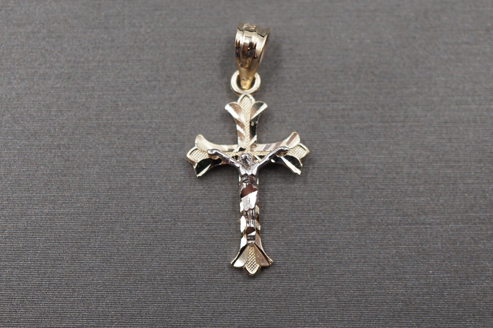 10K Solid Yellow Gold 0.9″ Two Tone Diamond Cut Crucifix Cross Charm Pendant.