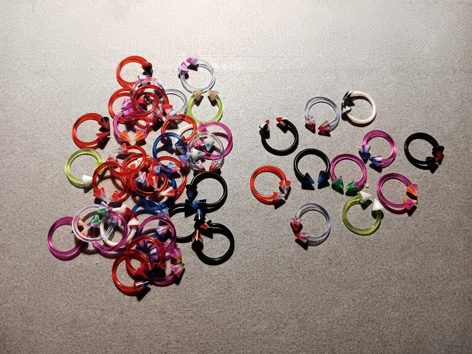 6 pc Lot Ring Random Acrylic Bioflex 16g 3/8″/ 4mm Spike Lip Tragus Eyebrow E1