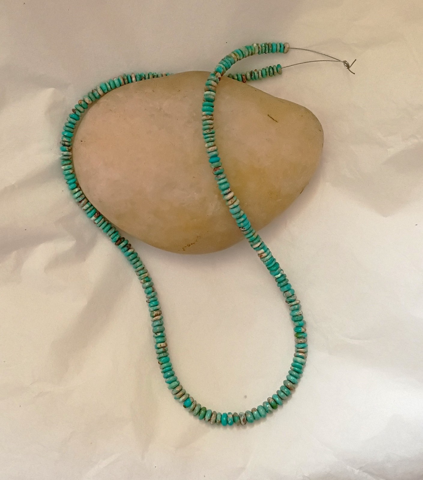 MEXICAN WHITEWATER BOULDER TURQUOISE 4.5-5.5MM RONDELLE BEADS – 18″ – 5752E