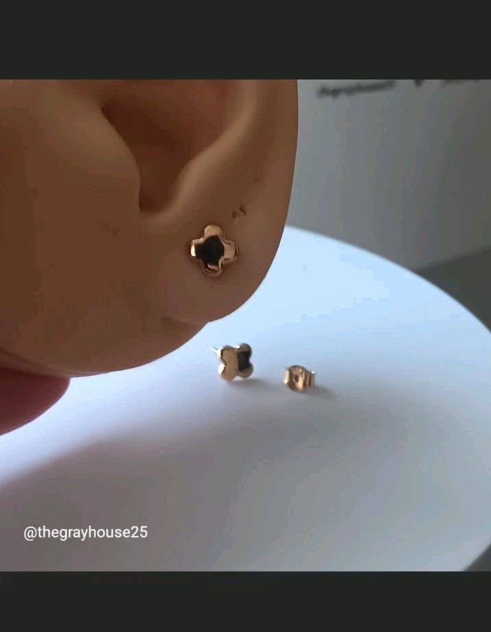18K Yellow Gold Clover Stud Earrings 6mm Flower Unisex Adult Kids Stamped NEW