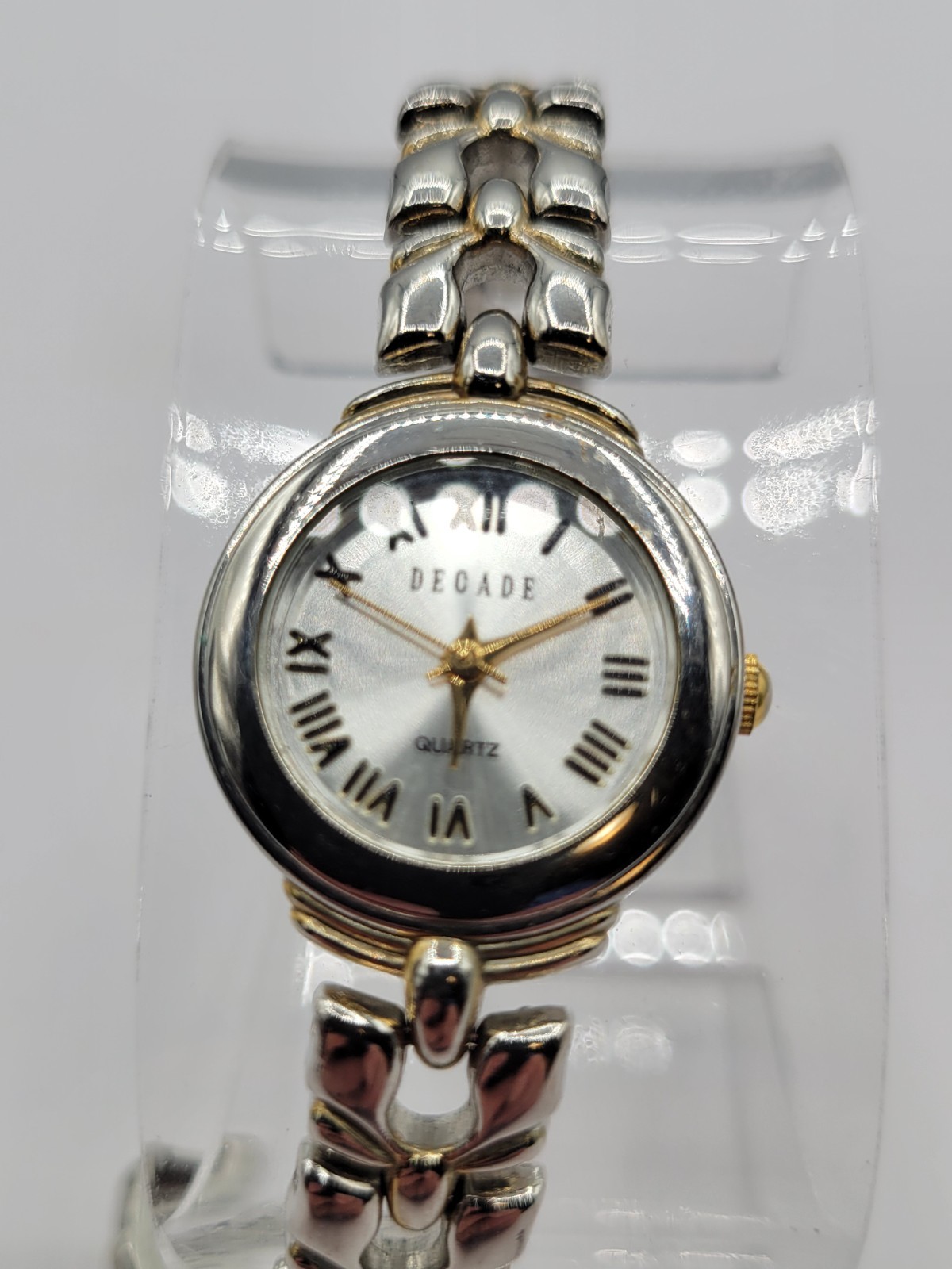 Decade brand women’s silver toned watch model #4906 with new battery