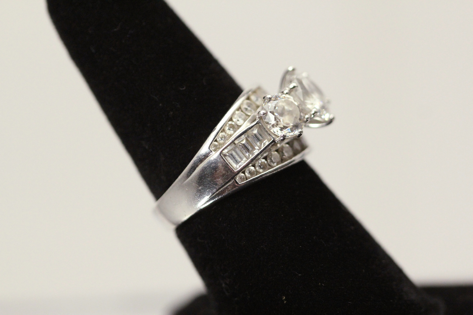 925 Sterling Silver Round & Baguette Clear CZ Engagement Style Ring8.8G(RIN8905)