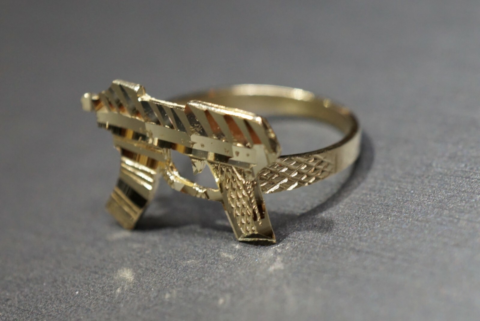 10K Solid Yellow Gold Diamond Cut UZI Gun Ring. Size 7