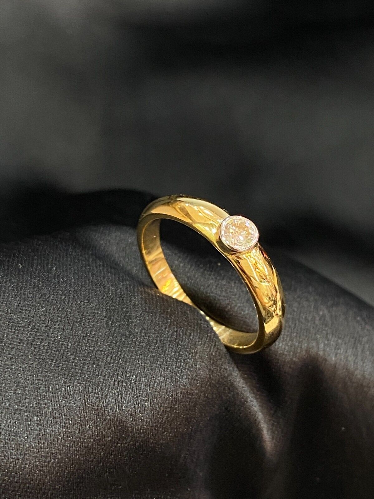 GIA Certified 0.25 Carat Round Brilliant F/VS1 Diamond Unisex Ring 18K Gold
