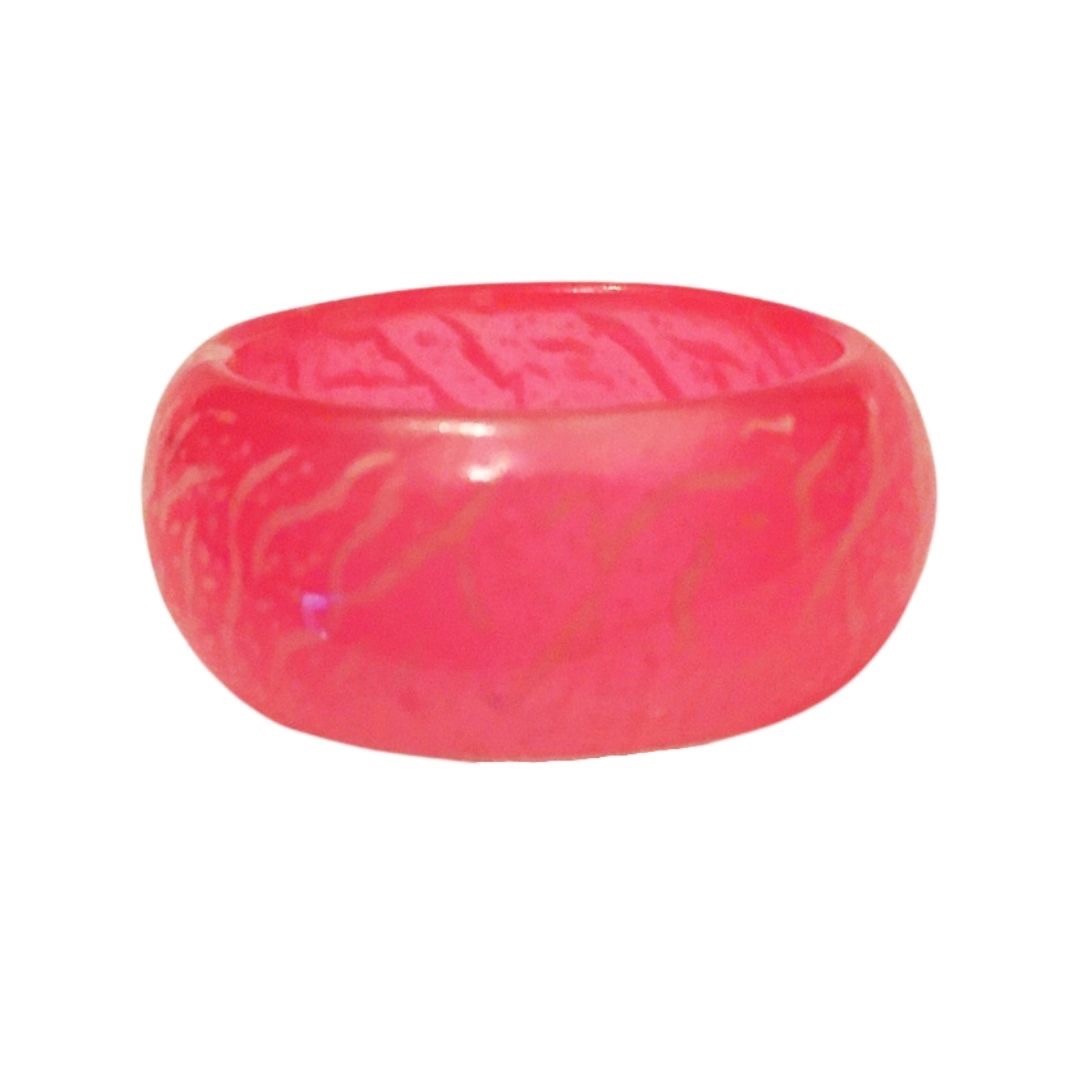 NEW IN PACKAGE Fun Set of 3 Multi-Sized Crackled Resin Ring Band Party Jewelry