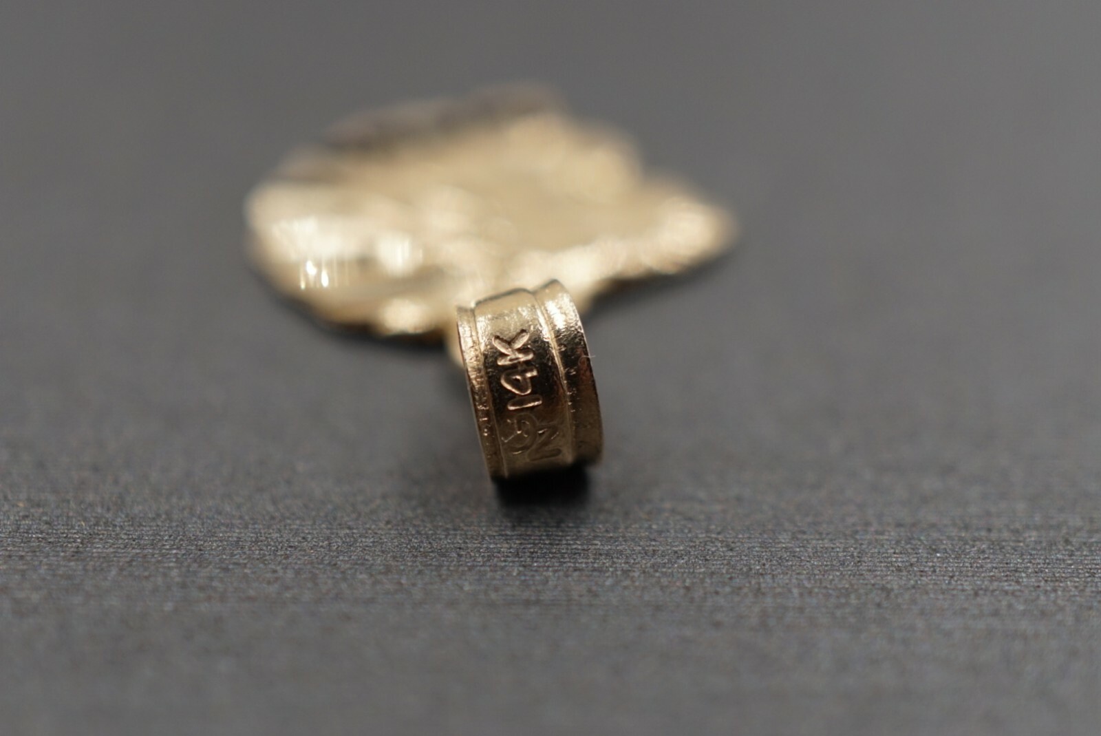 14K Solid Yellow Gold 0.75″ Tiny Diamond Cut Lion Head Charm Pendant.