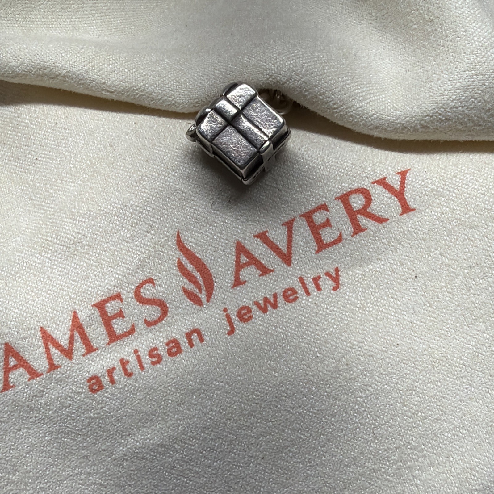 *RETIRED* – James Avery Sterling 3D Birthday or Christmas Present Gift Box Charm