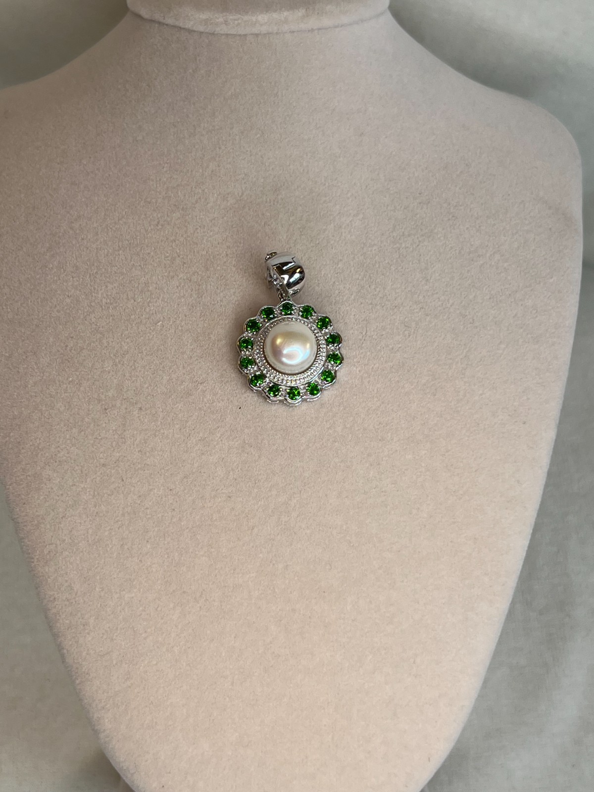 11-11.5mm white cultured pearl w chrome diopside 1.20ctw silver enhancer NEW