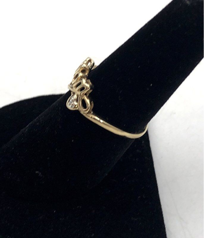 10K Yellow Gold “Mom” Ring Size 6.5 – 1.45g