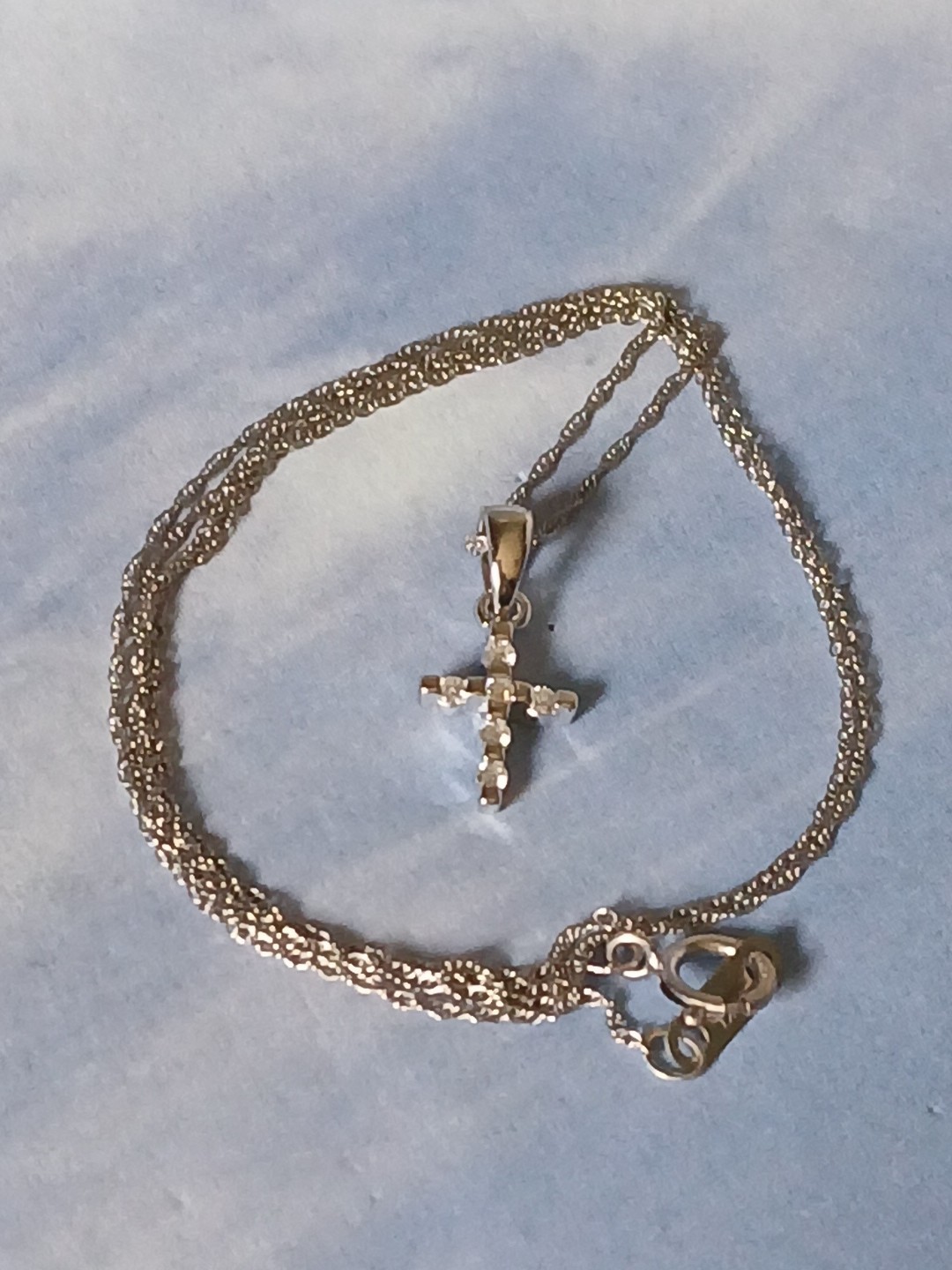 10k White Gold 1mm 18″ Singapore Link Chain & Moissanite .925 SS Cross