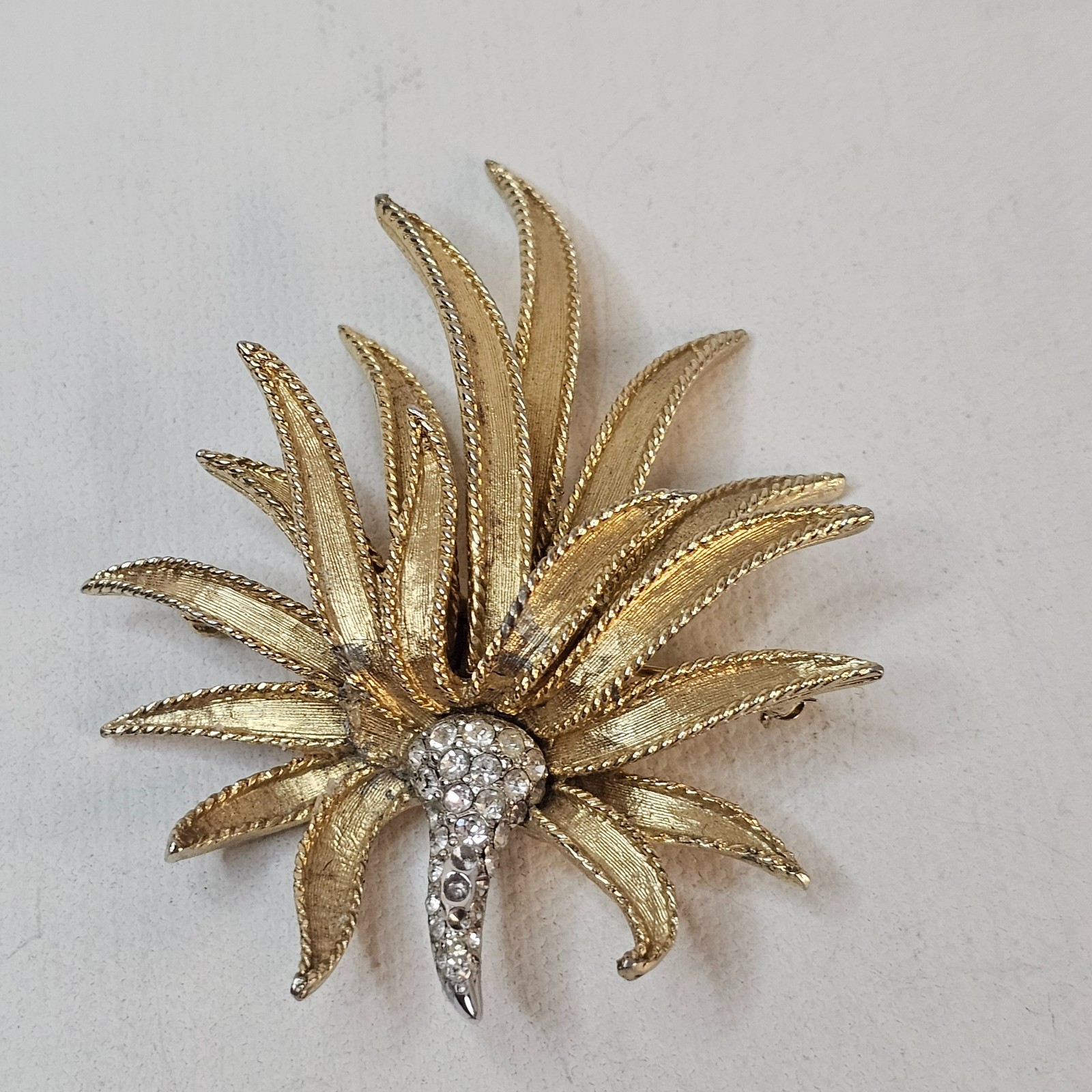 Boucher 7942P Leaf Bouquet Brooch Flower Plant GoldTone Clear Rhinestone Damaged