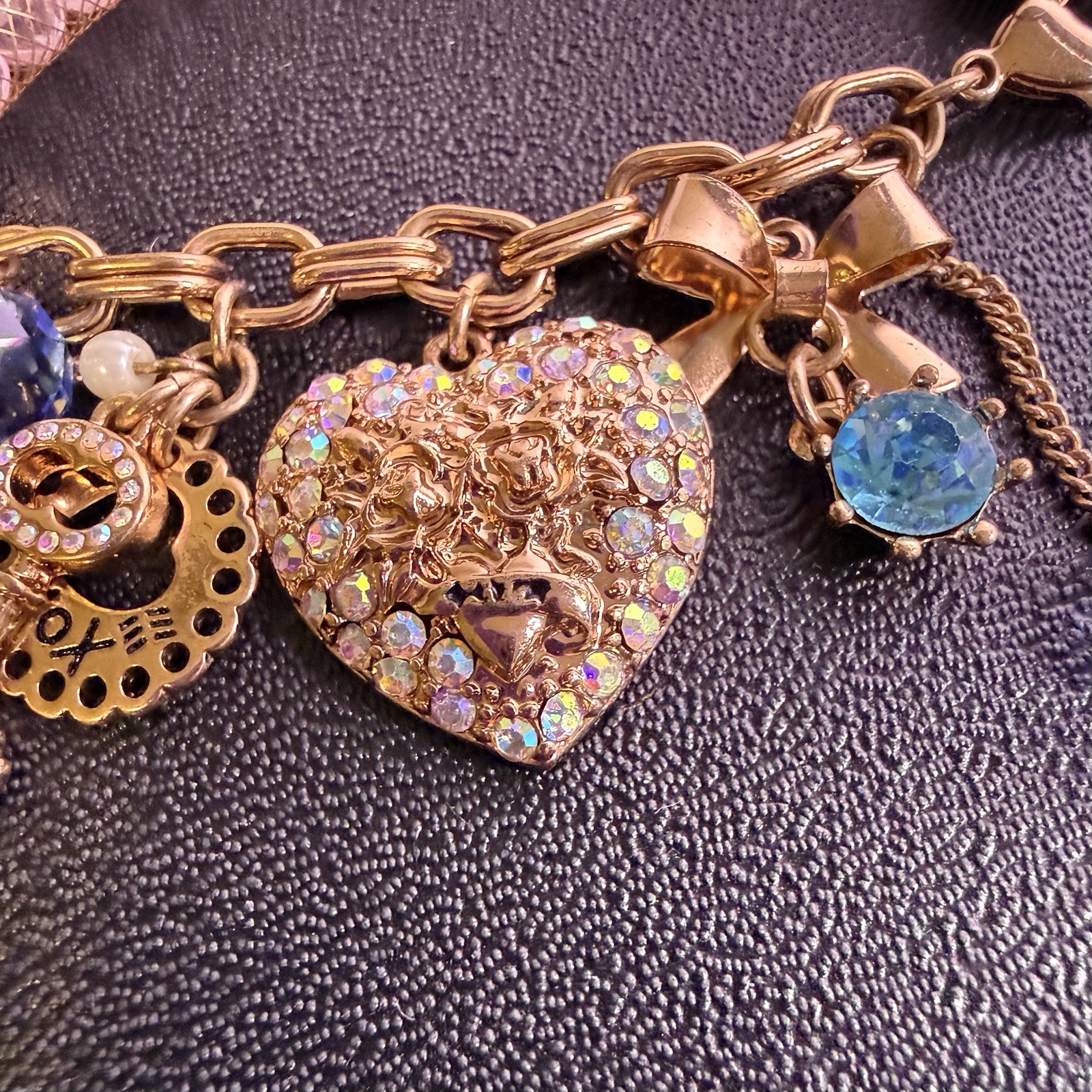 Betsey Johnson Vintage Rhinestone Heart Charm Bracelet Pink Mesh Gold Tone 7-9″
