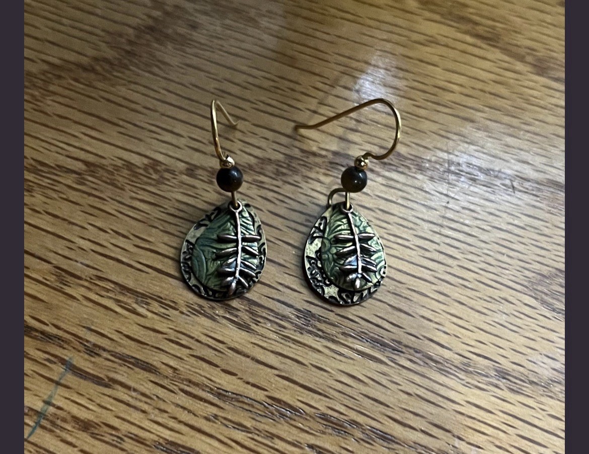 Green Leaf Teardrop Dangle Drop Hook Earrings Bronze Tone Metal Nature