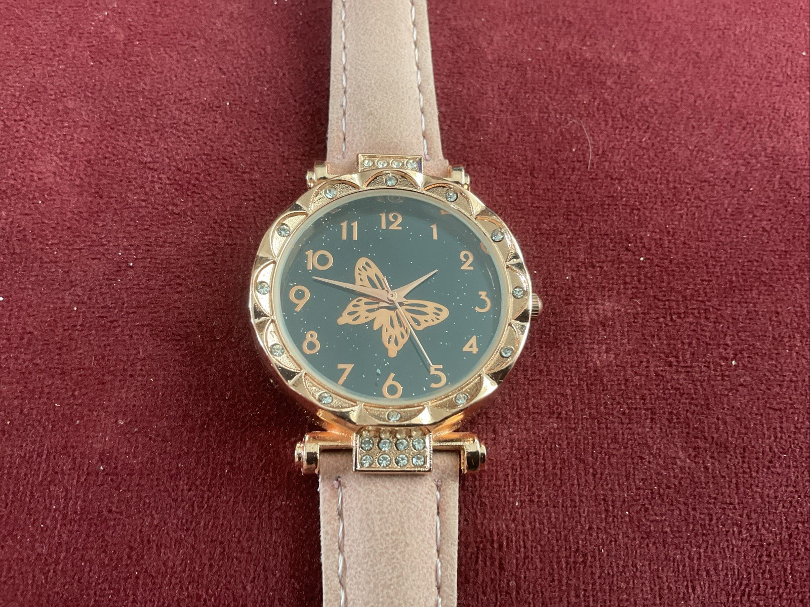 Elegant Butterfly Watch with Precise Movement and Lightweight Materials