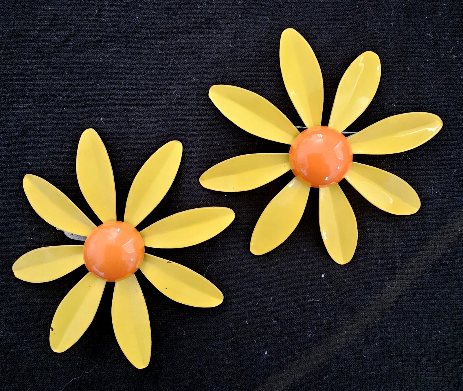 Pair of Vtg Yellow Orange Enamel Daisy Flower Brooches Pins 2.5″ Mod 60s Retro