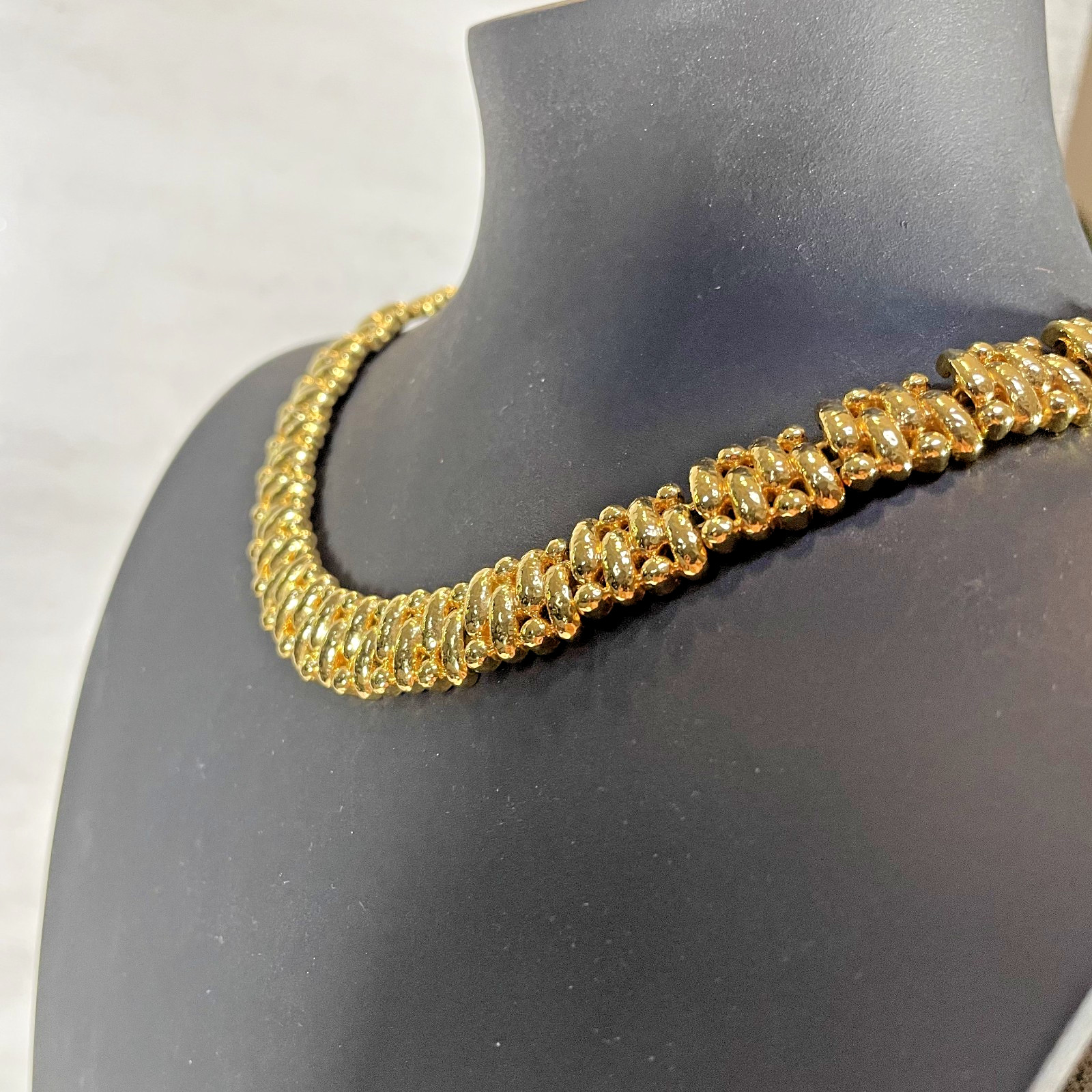 VTG Signed Trifari Gold Tone Statement Necklace Ribbed Link Collar Runway Glam