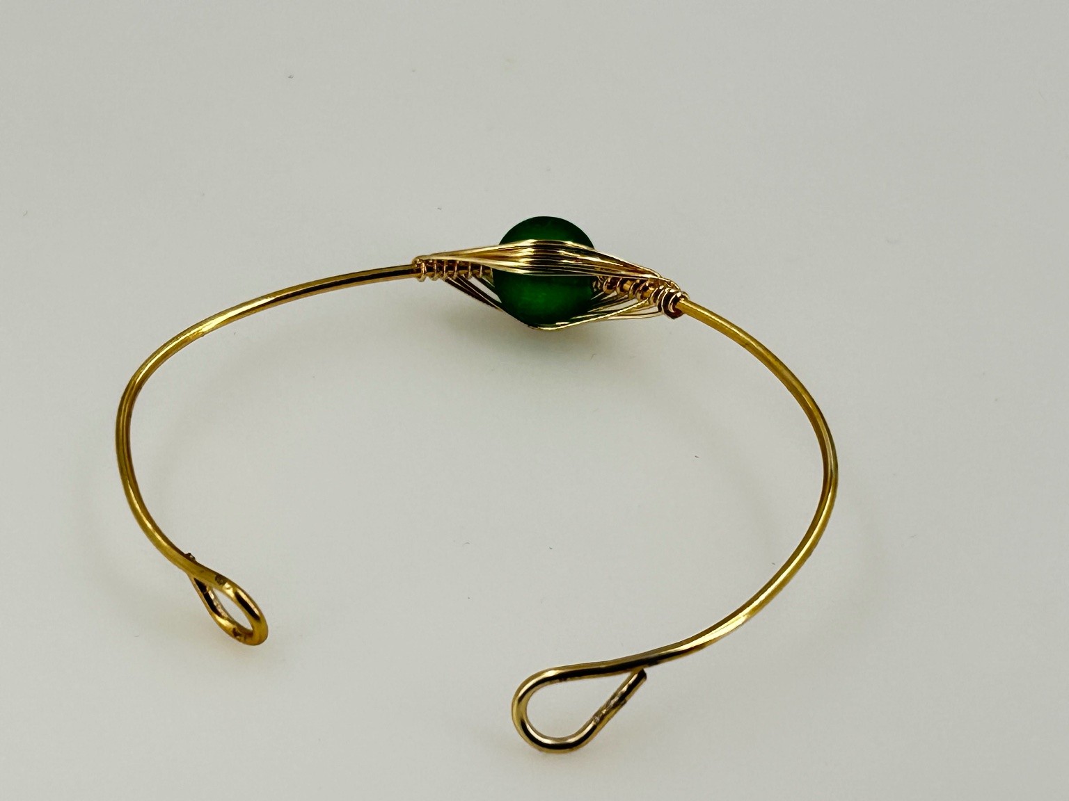 Handcrafted Wire Wrapped Gold Tone Bracelet with Green Glass Bead 6.5in