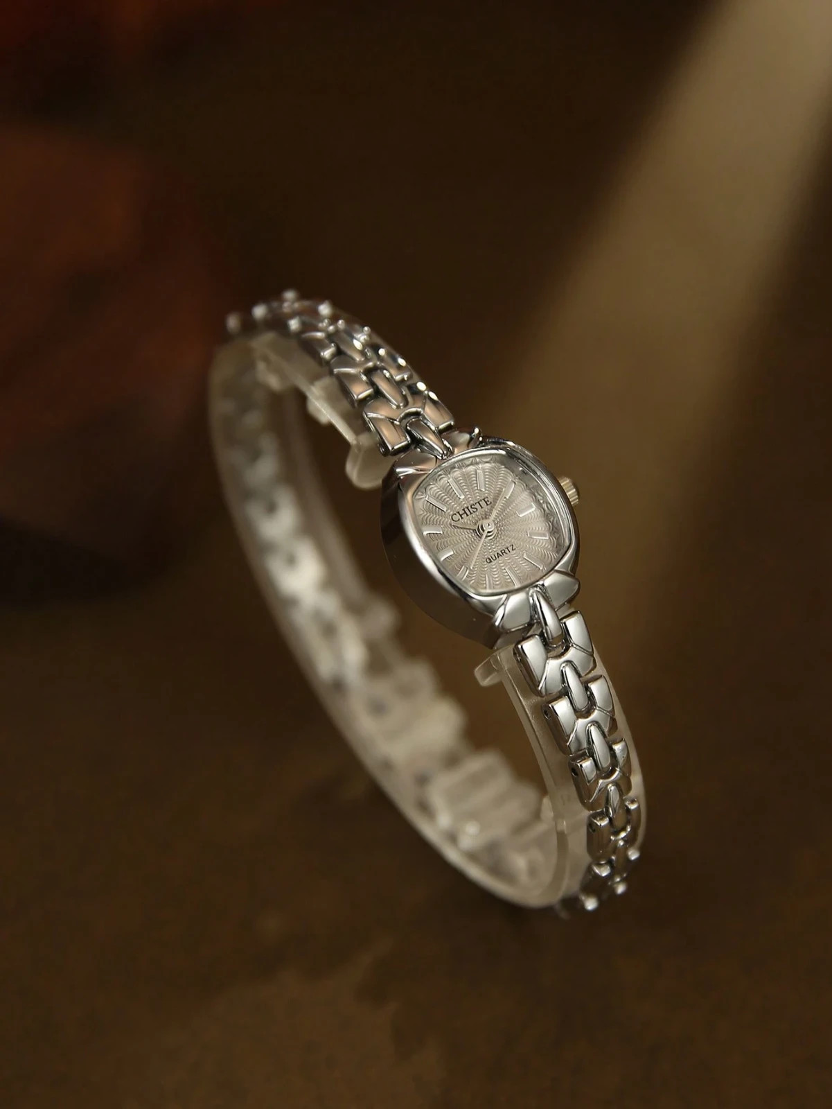 Dainty Silver Vintage Style Watch Women Elegant Lightweight Bracelet Watch Gift