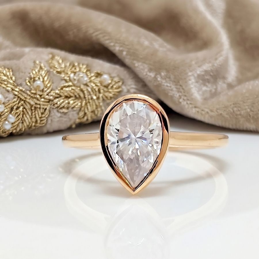 2Ct Pear-Cut VS1 Lab Grown Diamond Wedding Engagement Ring 14k Yellow Gold