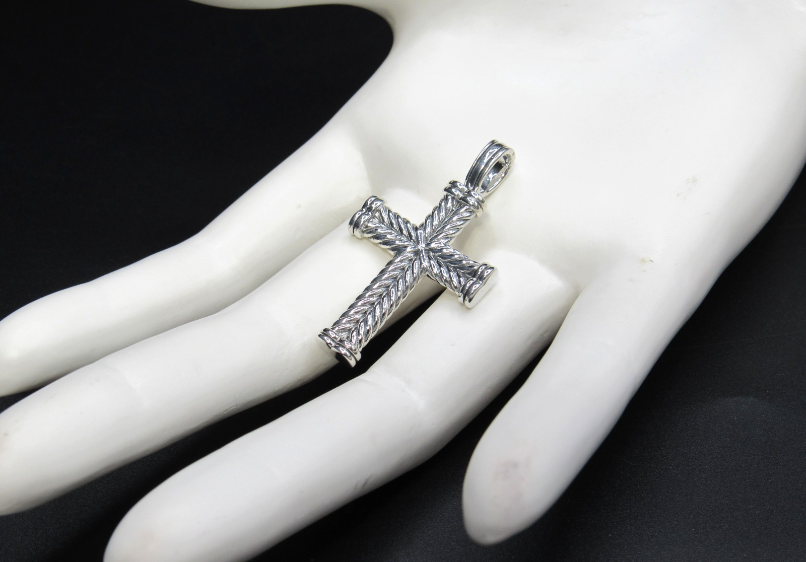 DAVID YURMAN CROSS CHEVRON PENDANT