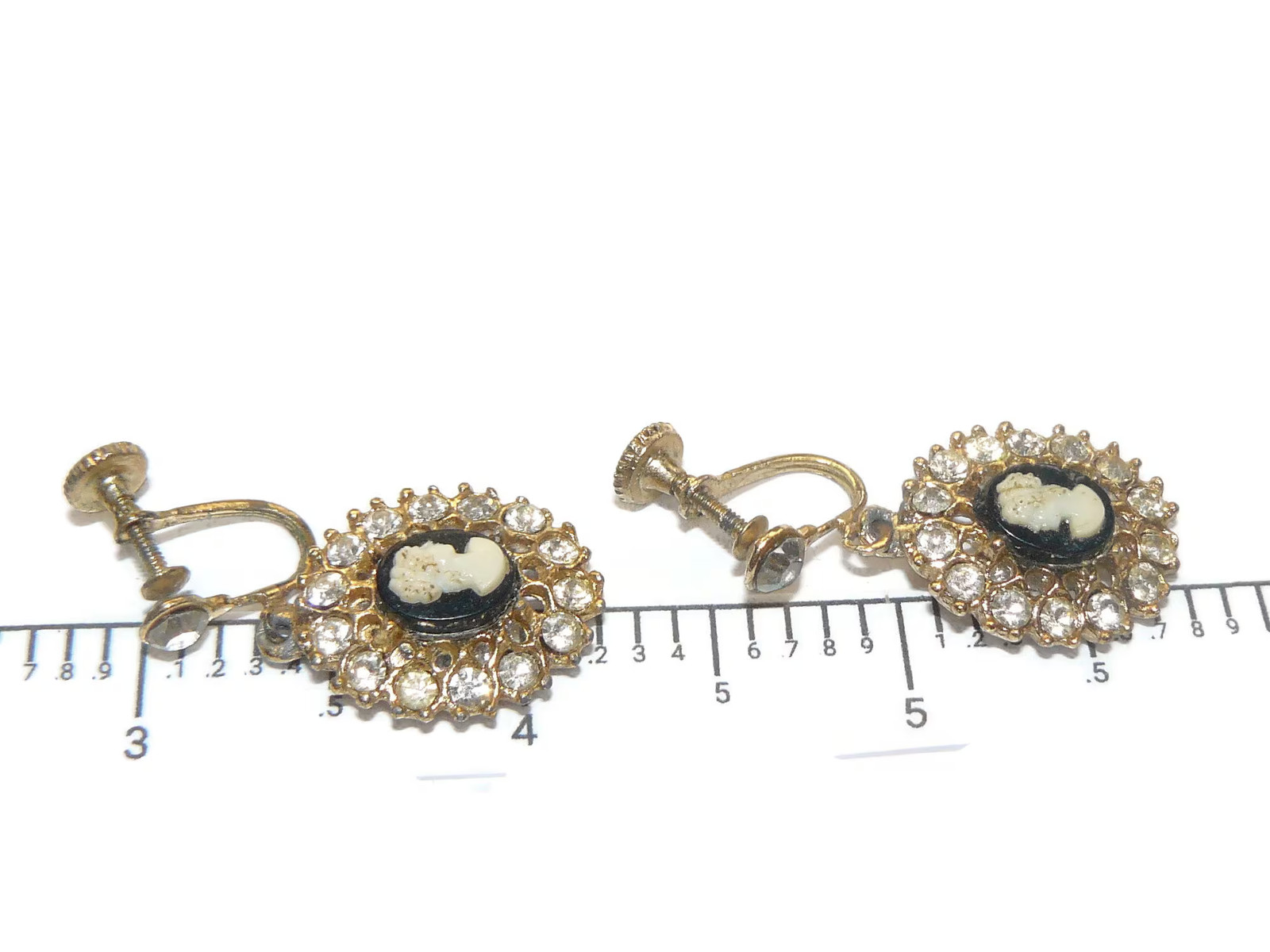 Vintage Cameo Screw Back Earrings