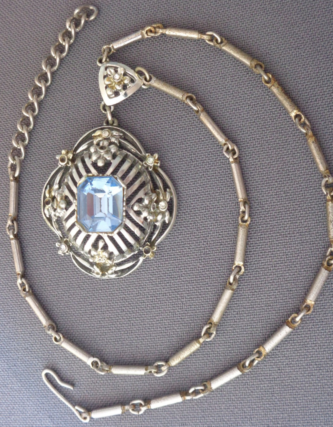 Vintage Coro Fixed Pendant Necklace Topaz Blue Rhinestone Silver Tone 14-16″