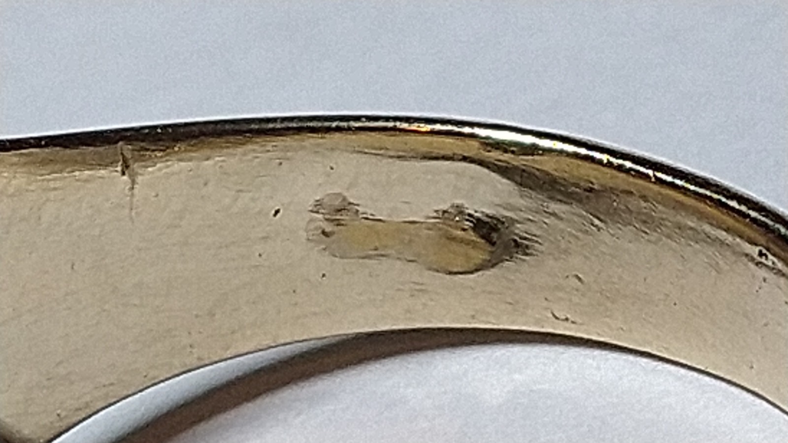 Solid heavy 9k gold ring 12.0 grams – sz 10.75