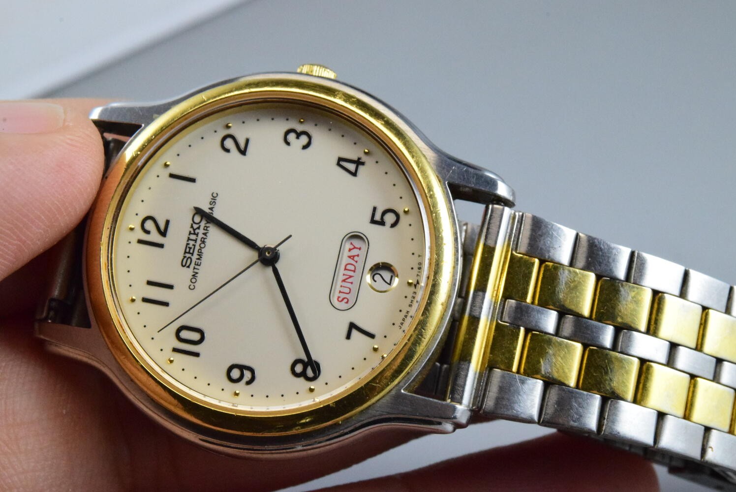 Vintage watch Seiko Contemporary Basic 5H23-7080 Week Date Men Quartz Round 35mm