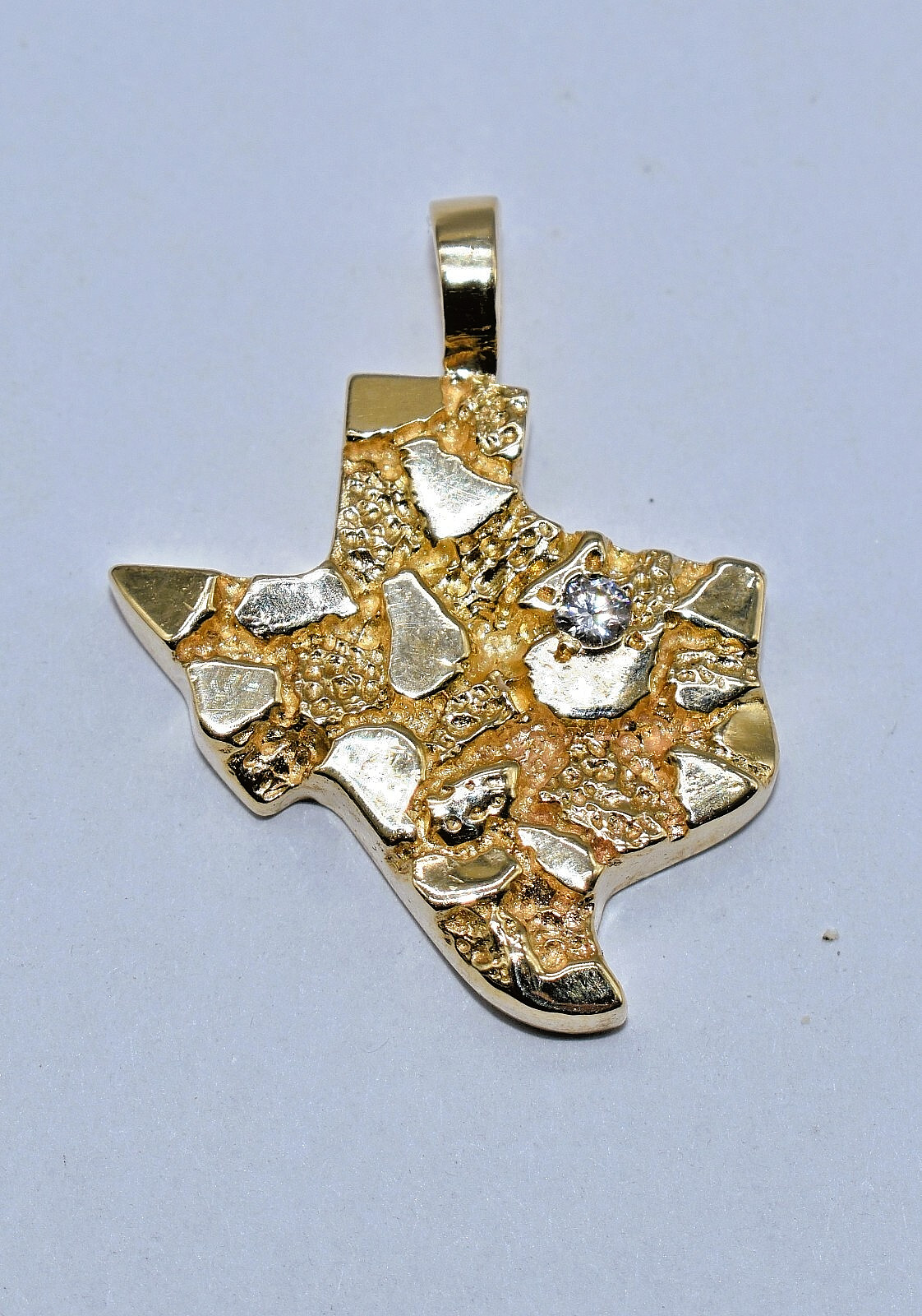 14 K Yellow Gold Nugget Texas State Pendant w/Diamond Acent 5.3 grams 1 inch