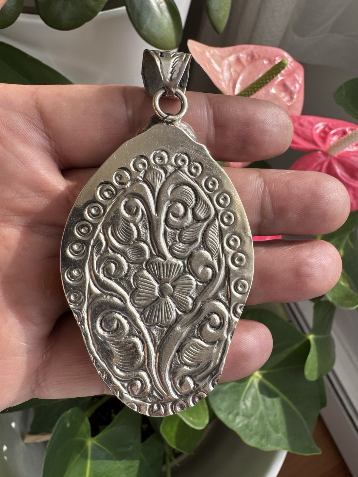 Hand Carved Bone Pendant,Horse Face Art,Floral Carving Back,Turquoise,Silver 32g
