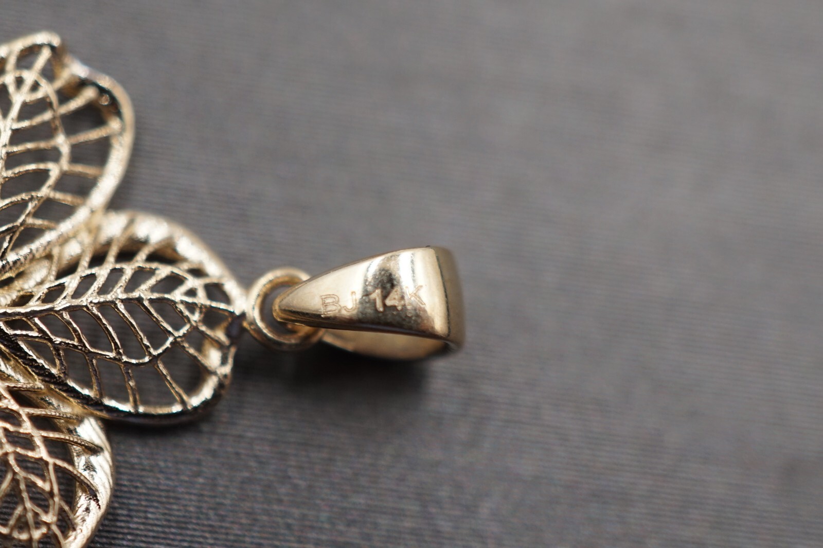14K Solid Yellow Gold 0.85″ Fancy Two Tone Diamond Cut Flower Charm Pendant.