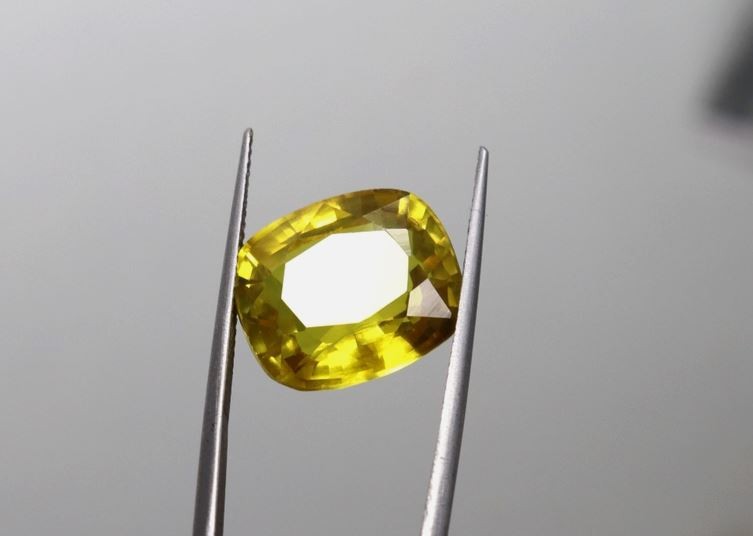 Yellow Sapphire 16Ct Cushion Cut Certified Pukhraj Loose Gemstone | 15x12x6mm