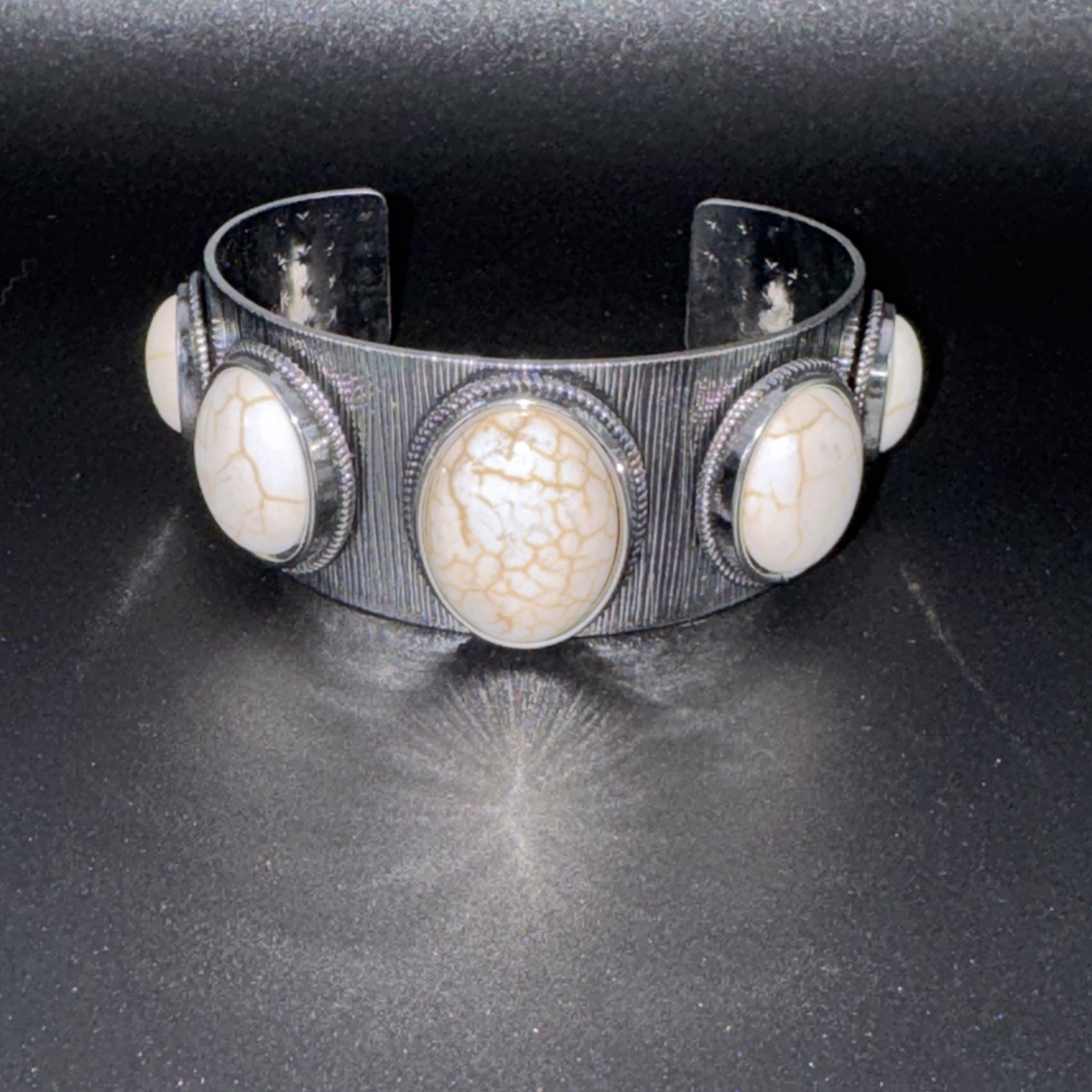 Heavy Silver Tone Faux Howlite Turquoise Cuff Bracelet 7.5″ Southwestern Boho