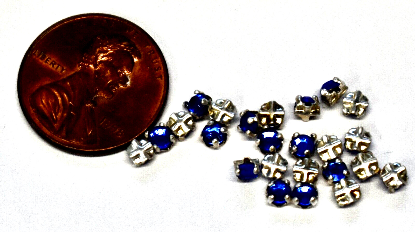 VINTAGE 24 dark BLUE GLASS RHINESTONE TINY SEW ON ROSE MONTEES 12ss