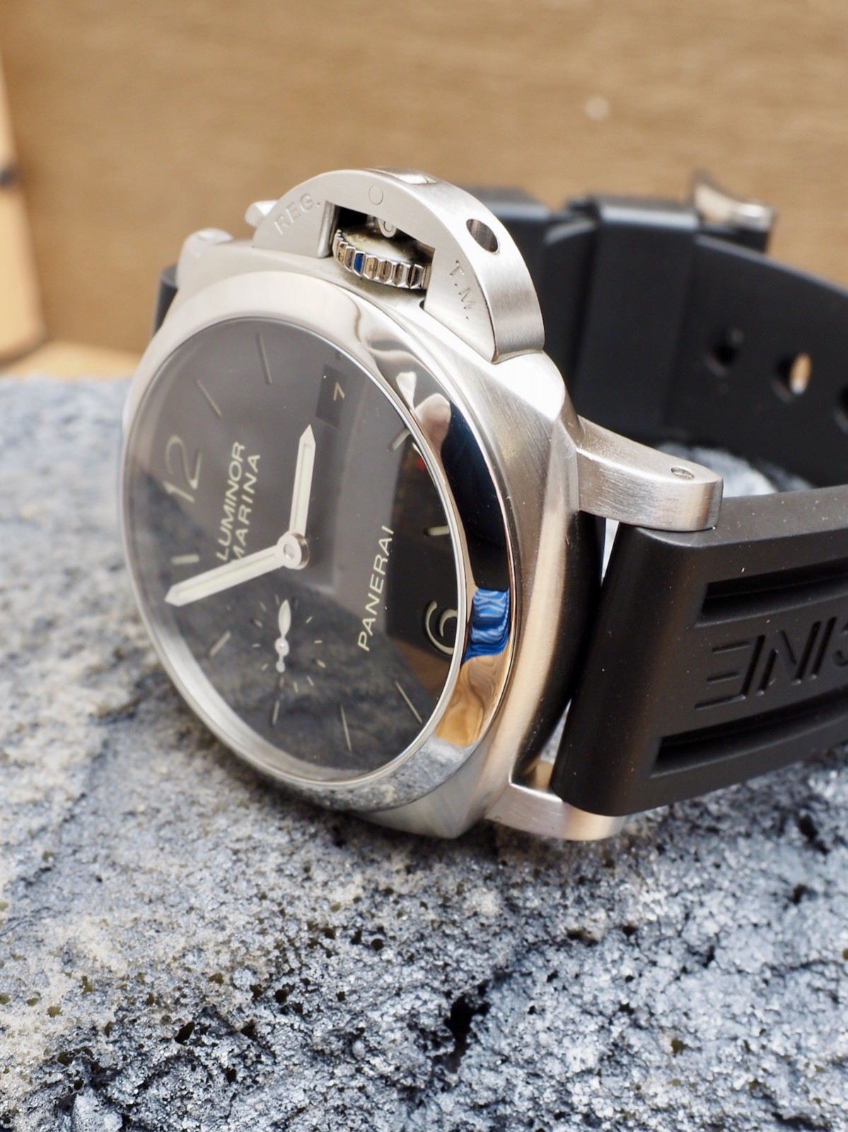 Panerai 42mm Luminor Automatic Date PAM00392 “R” Box and Papers! Great Value