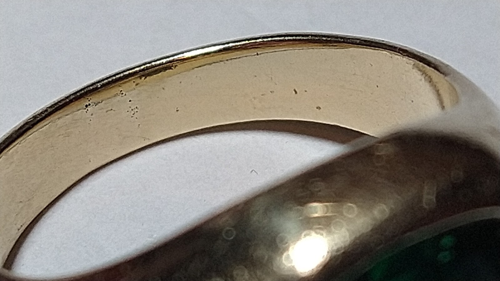 Solid heavy 9k gold ring 12.0 grams – sz 10.75