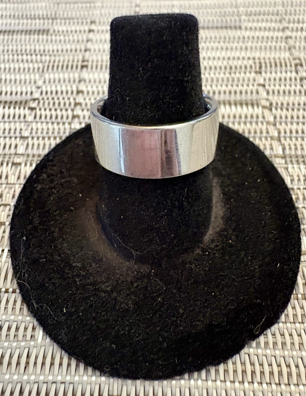 Milor Stainless Steel 7mm Smooth Flat Band Ring Size 5.5 (purchased as Size 6)