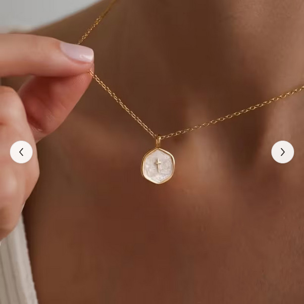 BEAUTIFUL FASHION NECKLACE WITH CROSS NICE SHINE/REFLECTION RELIGIOUS CHRISTIAN