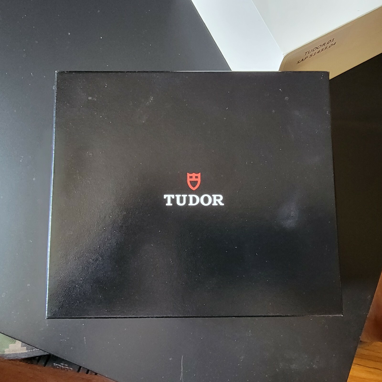 TUDOR Black Bay Men’s Black Watch with Arrow Markers/Baton Indexes/Round Indexe…