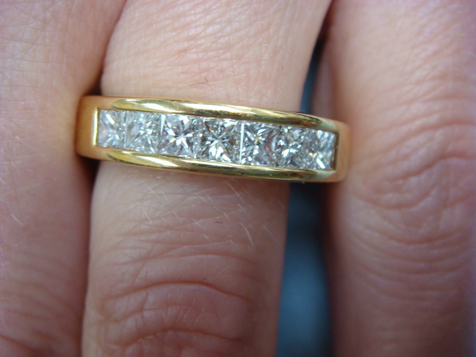 18 KT GOLD MEN’S WEDDING BAND & 1.0 CARAT PRINCESS CUT DIAMONDS 7.7 GRAM SIZE 10