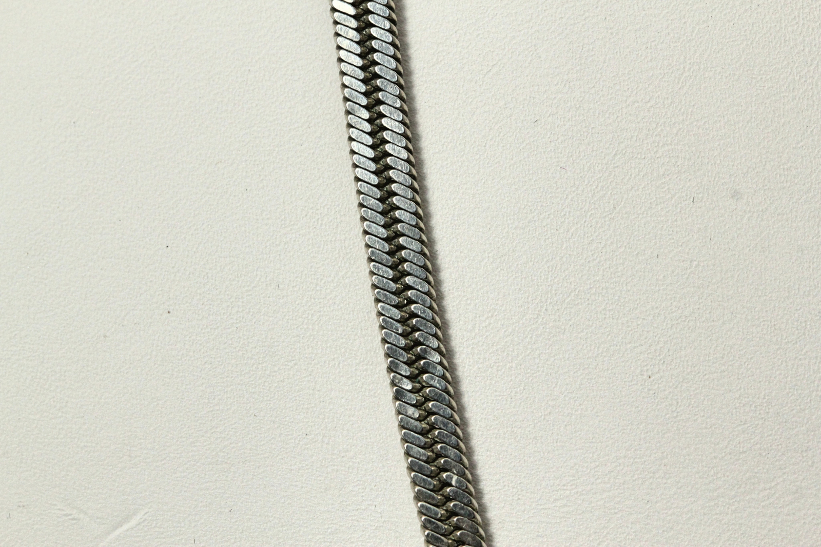 925 Sterling Silver 1.6mm Thick Herringbone Chain 28.5 Grams 22″ Long (NEC4760)