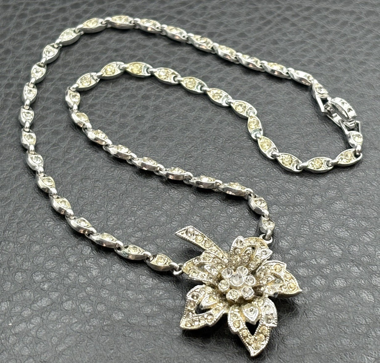 Vintage Art Deco Rhinestone Flower Silver Tone 15.5” Necklace Choker READ