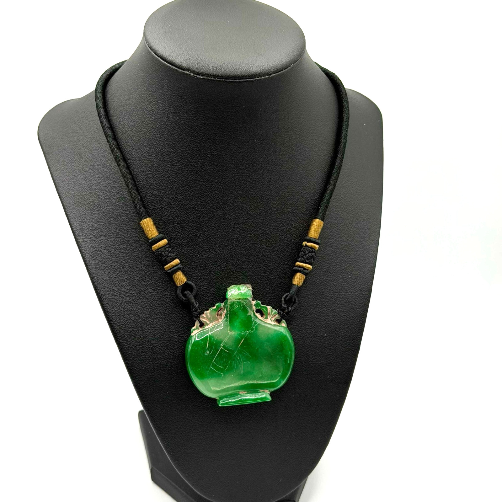 Vtg Chinese Green Jade Snuff Bottle Pendant Silk Cord Necklace (AHB)