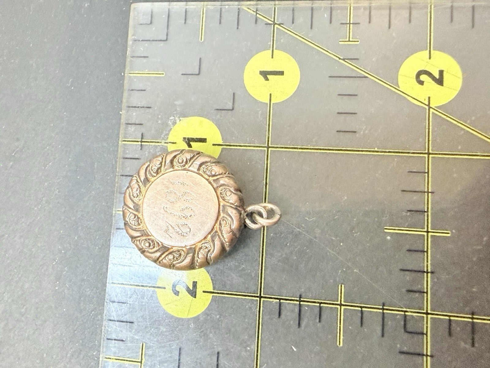 1892 Art NouveauETCHED FLOWER GOLD SHELL Filled LOCKET PENDANT Antique 0.75